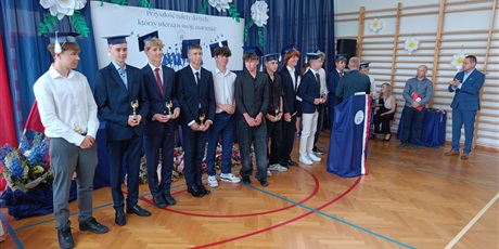 Powiększ grafikę: zakonczenie-roku-szkolnego-klas-osmych-630919.jpg