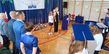 Powiększ grafikę: zakonczenie-roku-szkolnego-klas-osmych-630920.jpg