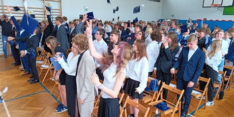 Powiększ grafikę: zakonczenie-roku-szkolnego-klas-osmych-630924.jpg