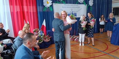 Powiększ grafikę: zakonczenie-roku-szkolnego-klas-osmych-630937.jpg