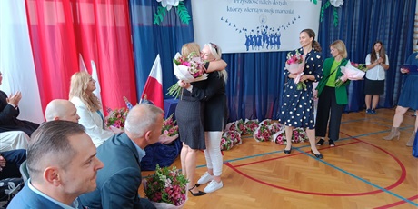 Powiększ grafikę: zakonczenie-roku-szkolnego-klas-osmych-630938.jpg