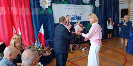 Powiększ grafikę: zakonczenie-roku-szkolnego-klas-osmych-630942.jpg