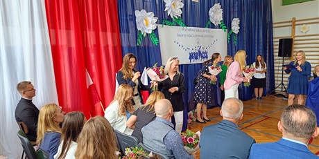 Powiększ grafikę: zakonczenie-roku-szkolnego-klas-osmych-630945.jpg
