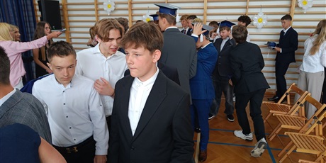 Powiększ grafikę: zakonczenie-roku-szkolnego-klas-osmych-630953.jpg