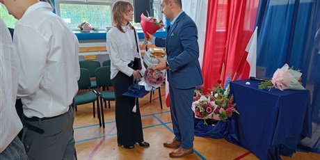 Powiększ grafikę: zakonczenie-roku-szkolnego-klas-osmych-630959.jpg