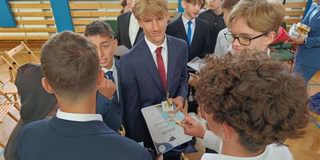 Powiększ grafikę: zakonczenie-roku-szkolnego-klas-osmych-630960.jpg