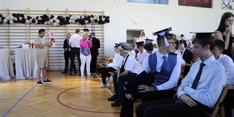 Powiększ grafikę: zakonczenie-roku-szkolnego-klas-osmych-706013.jpg