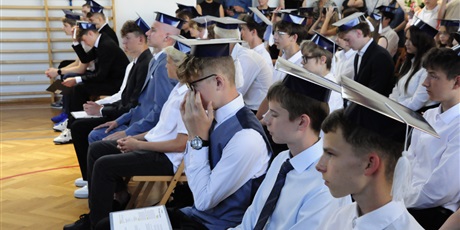 Powiększ grafikę: zakonczenie-roku-szkolnego-klas-osmych-706020.jpg