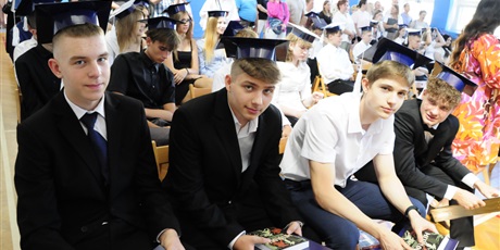 Powiększ grafikę: zakonczenie-roku-szkolnego-klas-osmych-706042.jpg