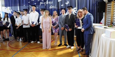 Powiększ grafikę: zakonczenie-roku-szkolnego-klas-osmych-706044.jpg