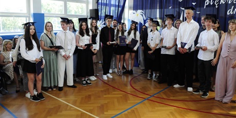 Powiększ grafikę: zakonczenie-roku-szkolnego-klas-osmych-706045.jpg