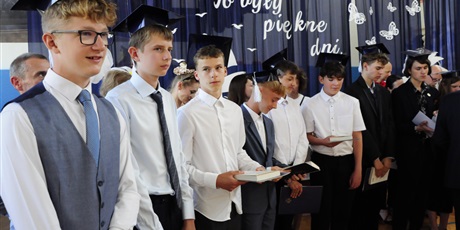 Powiększ grafikę: zakonczenie-roku-szkolnego-klas-osmych-706058.jpg
