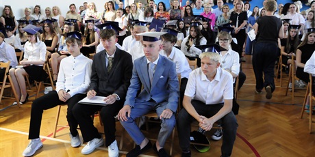 Powiększ grafikę: zakonczenie-roku-szkolnego-klas-osmych-706068.jpg