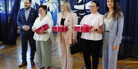 Powiększ grafikę: zakonczenie-roku-szkolnego-klas-osmych-706072.jpg