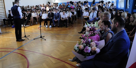 Powiększ grafikę: zakonczenie-roku-szkolnego-klas-osmych-706077.jpg