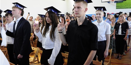 Powiększ grafikę: zakonczenie-roku-szkolnego-klas-osmych-706082.jpg