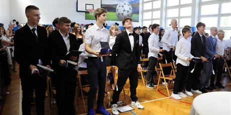 Powiększ grafikę: zakonczenie-roku-szkolnego-klas-osmych-706100.jpg
